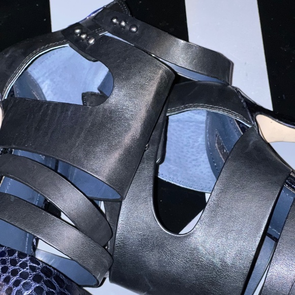 BCBGeneration Snakeskin Pointed Heels- Strappy Zipper Back Pumps 8.5 Black/Blue - Picture 5 of 15